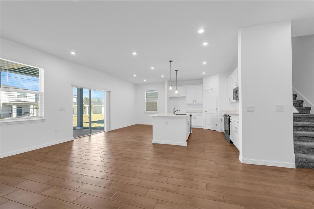 757 CASTLEFORD AVENUE — photo 8 of 33