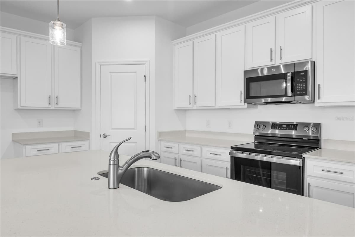757 CASTLEFORD AVENUE — photo 18 of 33