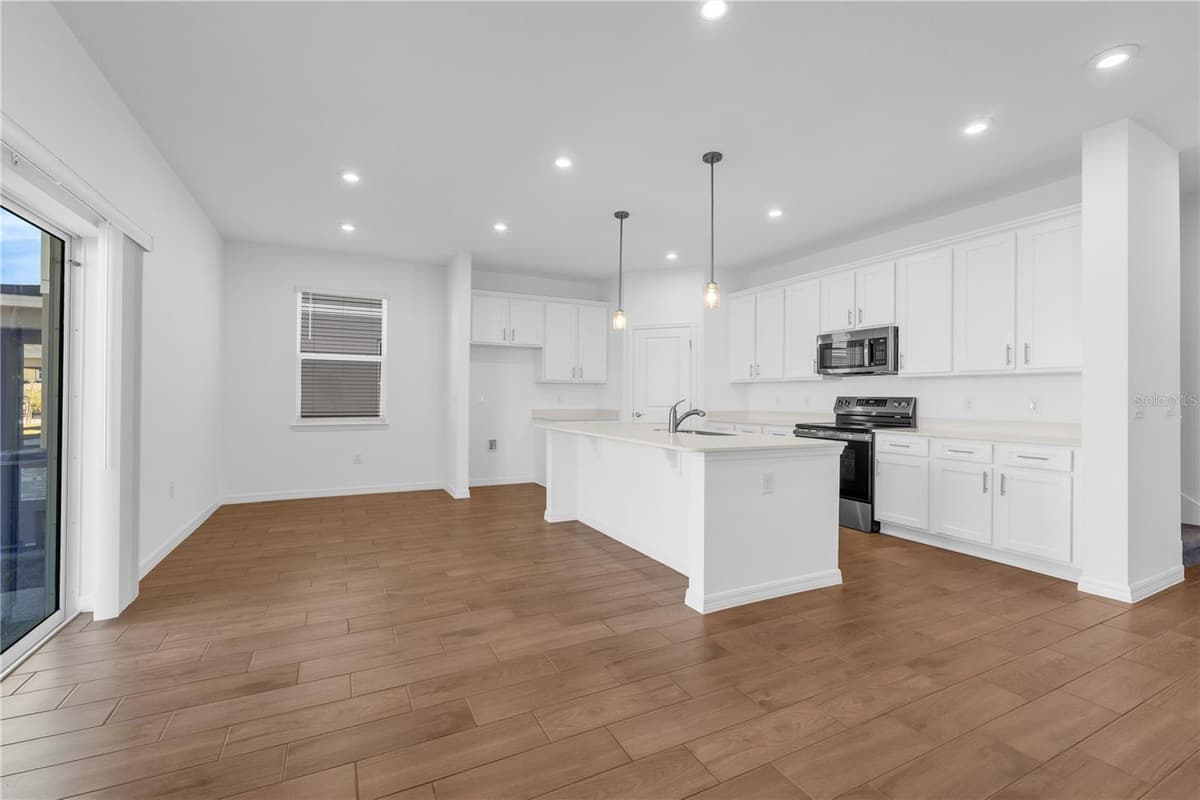 757 CASTLEFORD AVENUE — photo 9 of 33