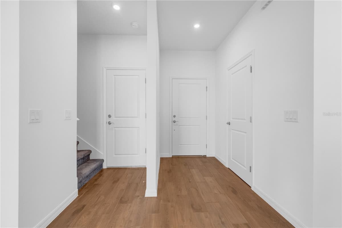 757 CASTLEFORD AVENUE — photo 2 of 33