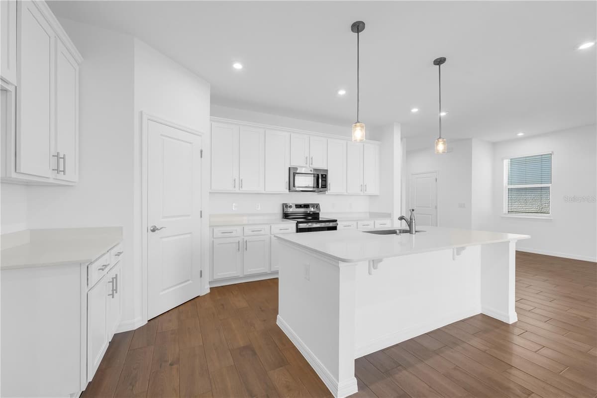 757 CASTLEFORD AVENUE — photo 14 of 33