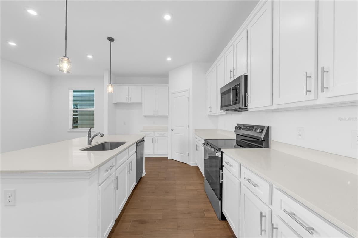 757 CASTLEFORD AVENUE — photo 17 of 33