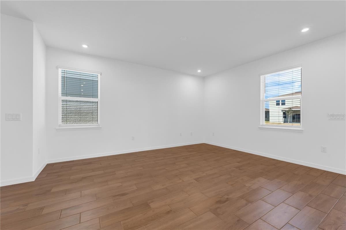 757 CASTLEFORD AVENUE — photo 6 of 33