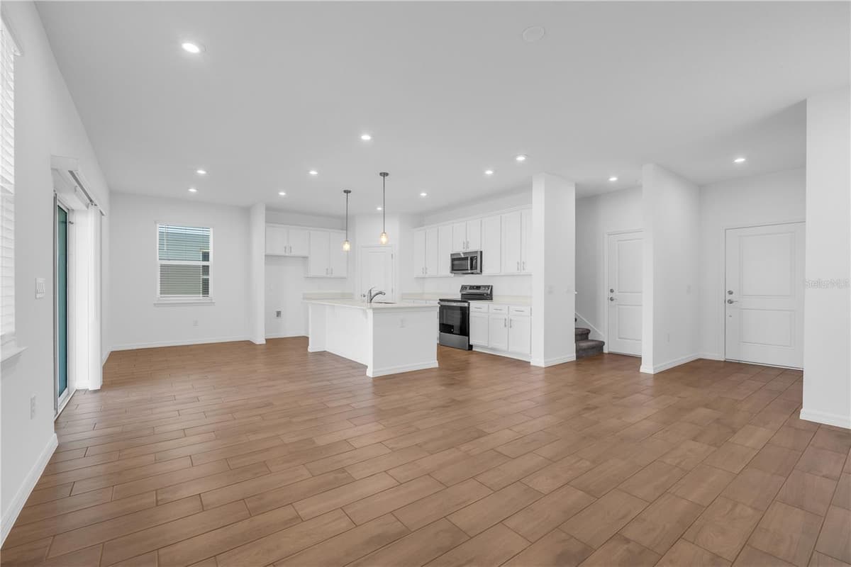 757 CASTLEFORD AVENUE — photo 12 of 33