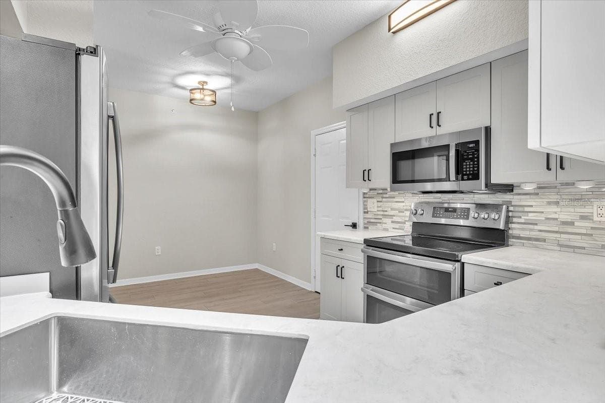 7146 STRAND CIRCLE — photo 11 of 55