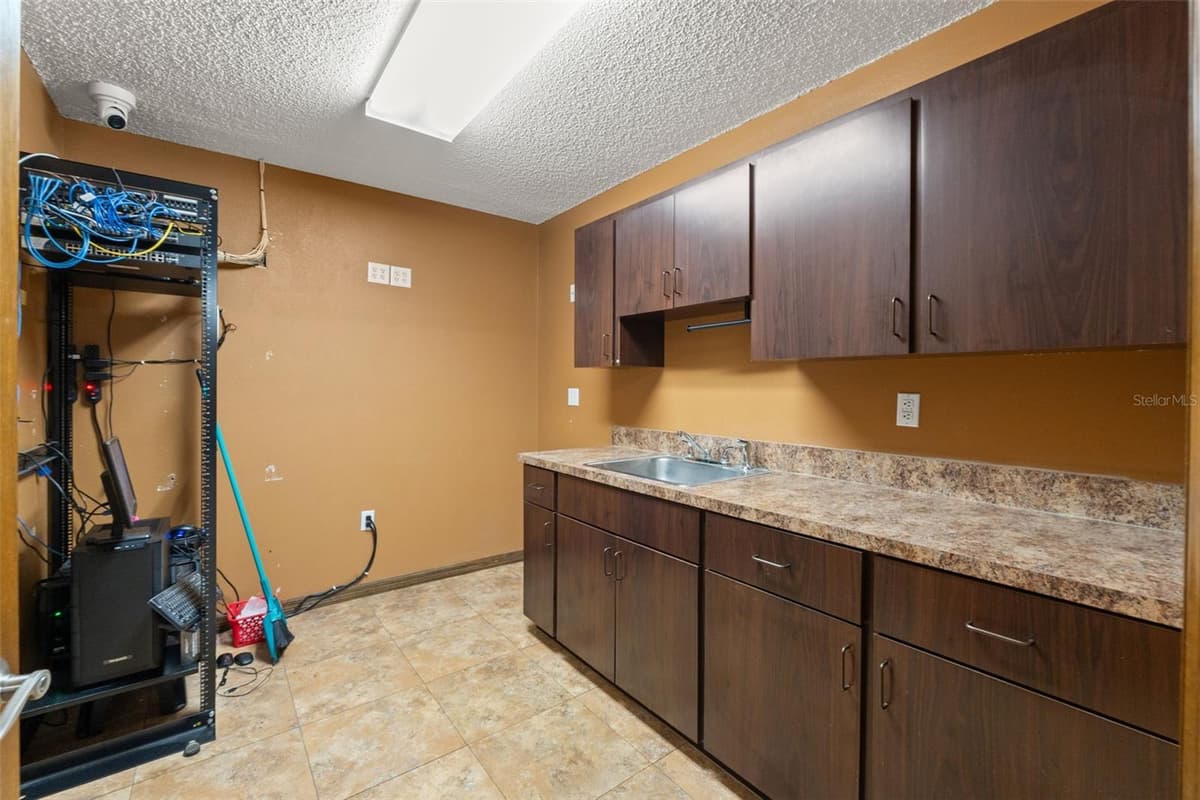 10507 SPRING HILL DRIVE — photo 19 of 44