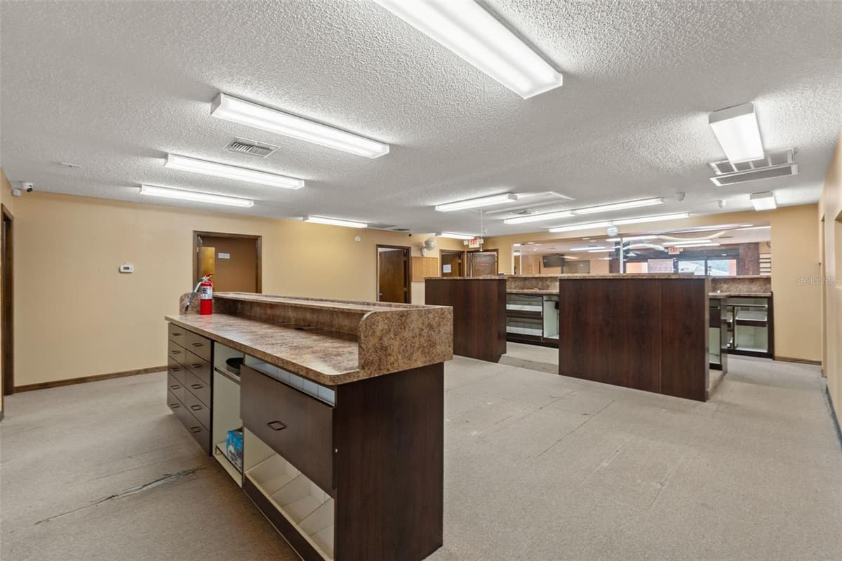 10507 SPRING HILL DRIVE — photo 14 of 44