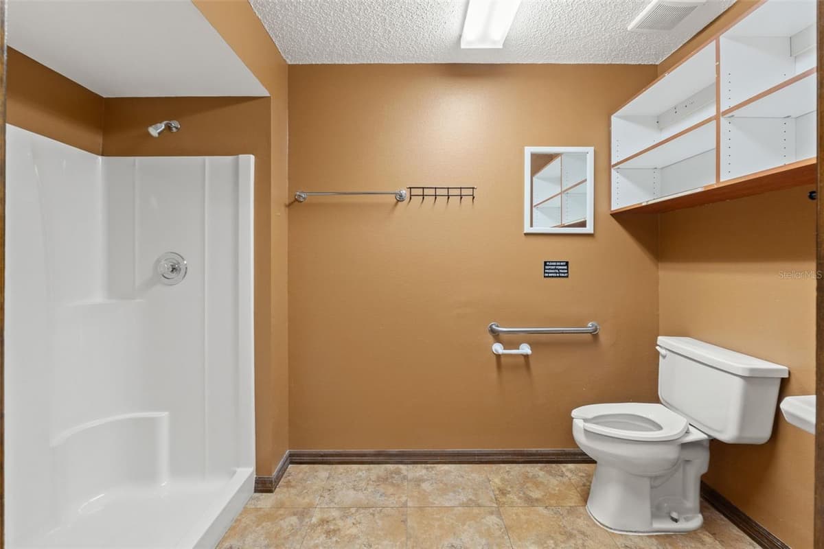 10507 SPRING HILL DRIVE — photo 18 of 44