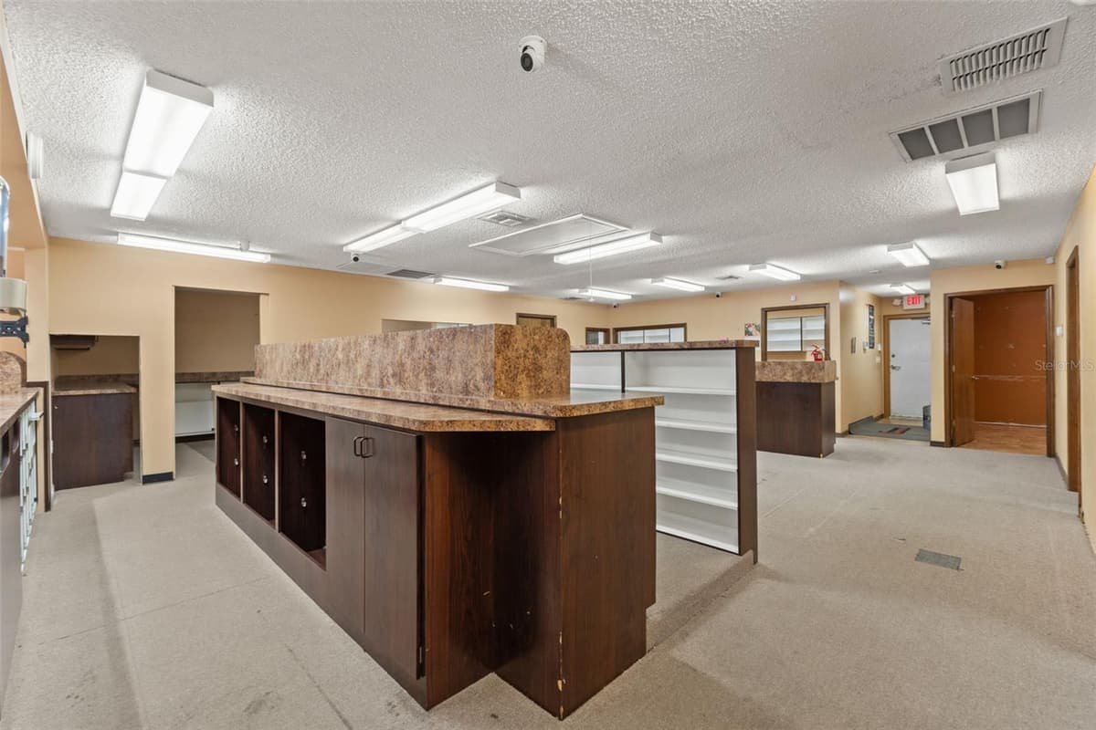 10507 SPRING HILL DRIVE — photo 11 of 44