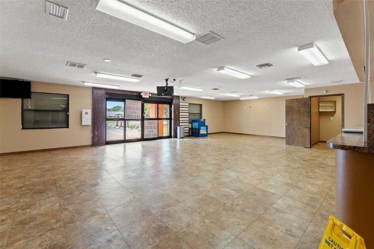 10507 SPRING HILL DRIVE — photo 7 of 44