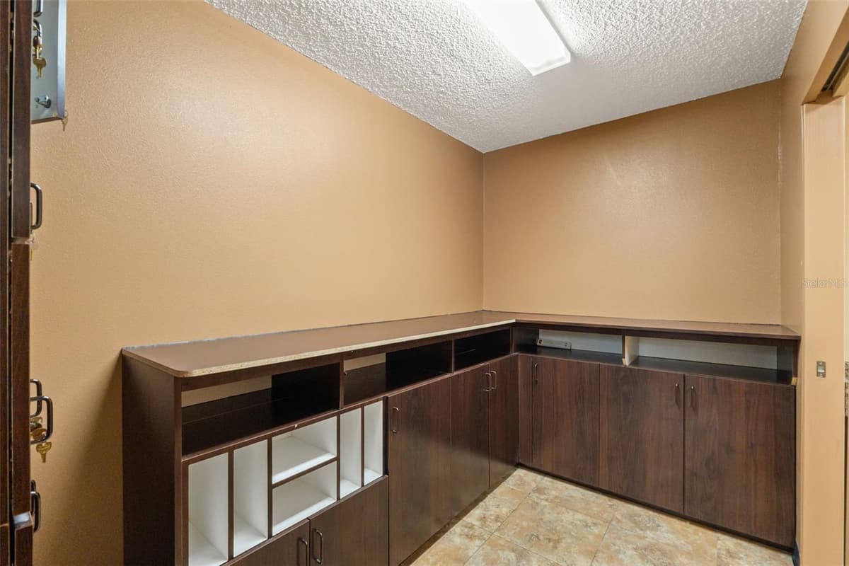 10507 SPRING HILL DRIVE — photo 21 of 44