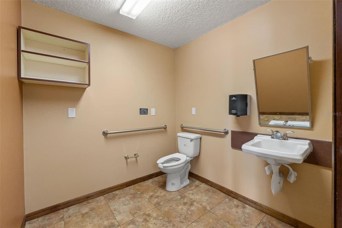 10507 SPRING HILL DRIVE — photo 8 of 44
