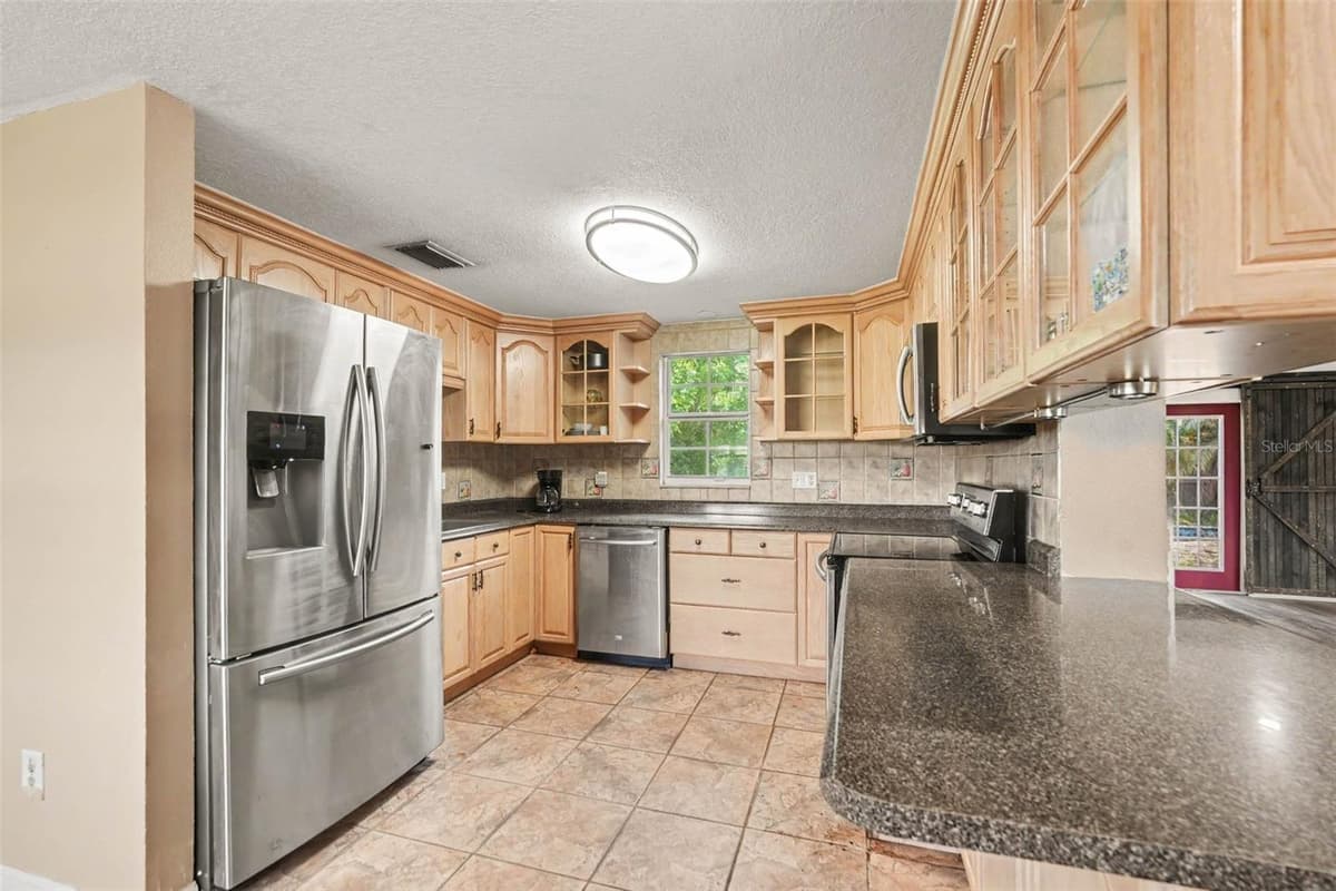 805 COLLEGE AVENUE — photo 16 of 36