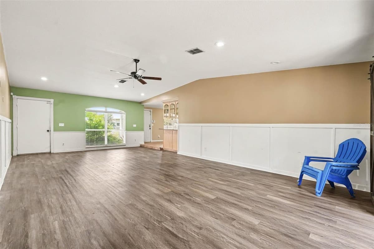 805 COLLEGE AVENUE — photo 3 of 36