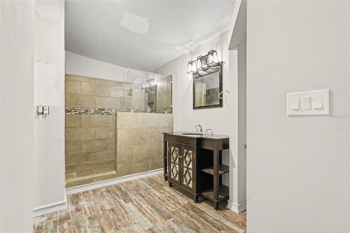 805 COLLEGE AVENUE — photo 21 of 36