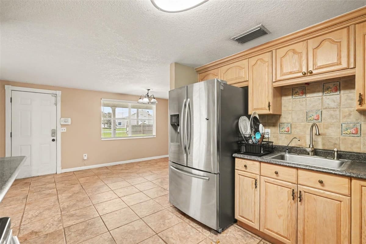 805 COLLEGE AVENUE — photo 17 of 36