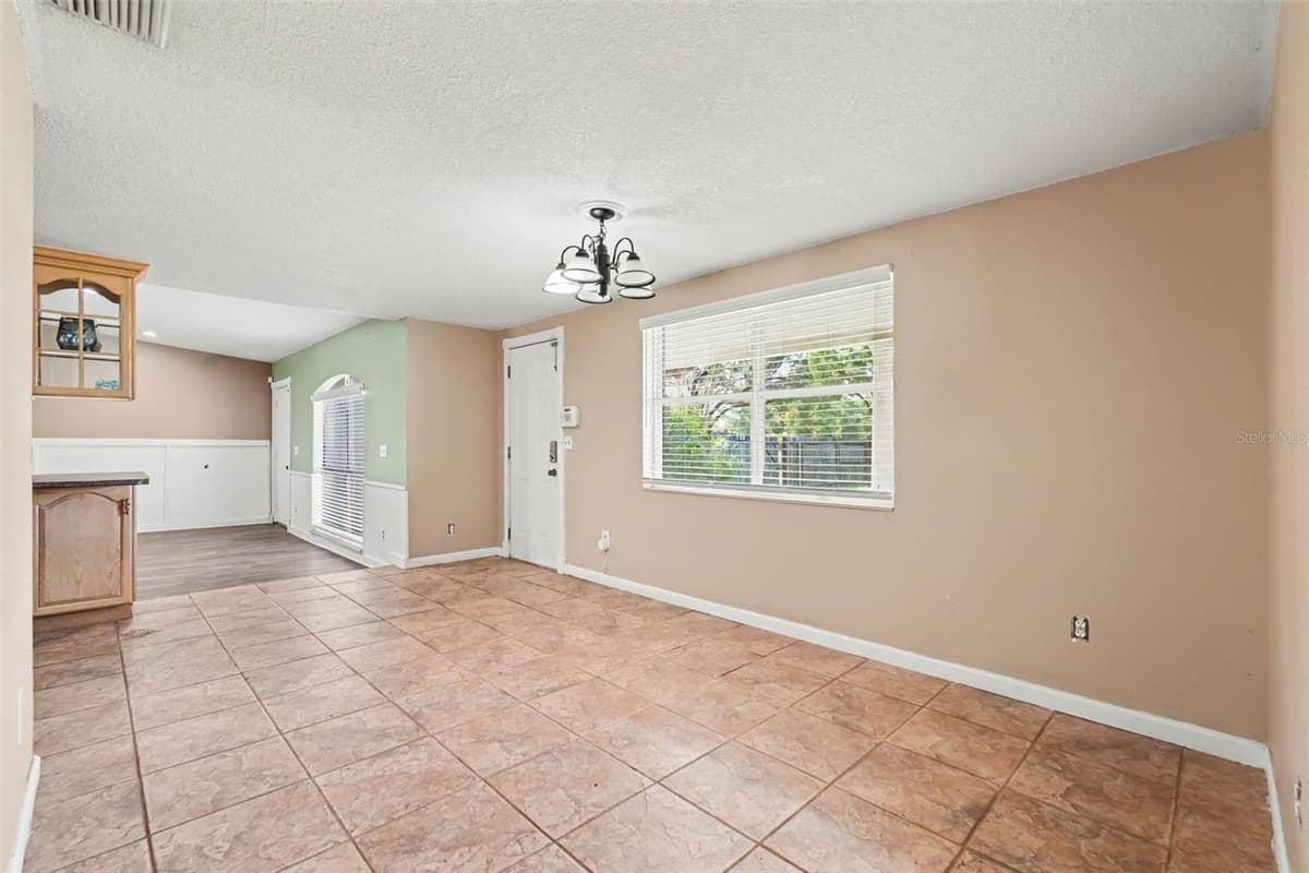805 COLLEGE AVENUE — photo 10 of 36