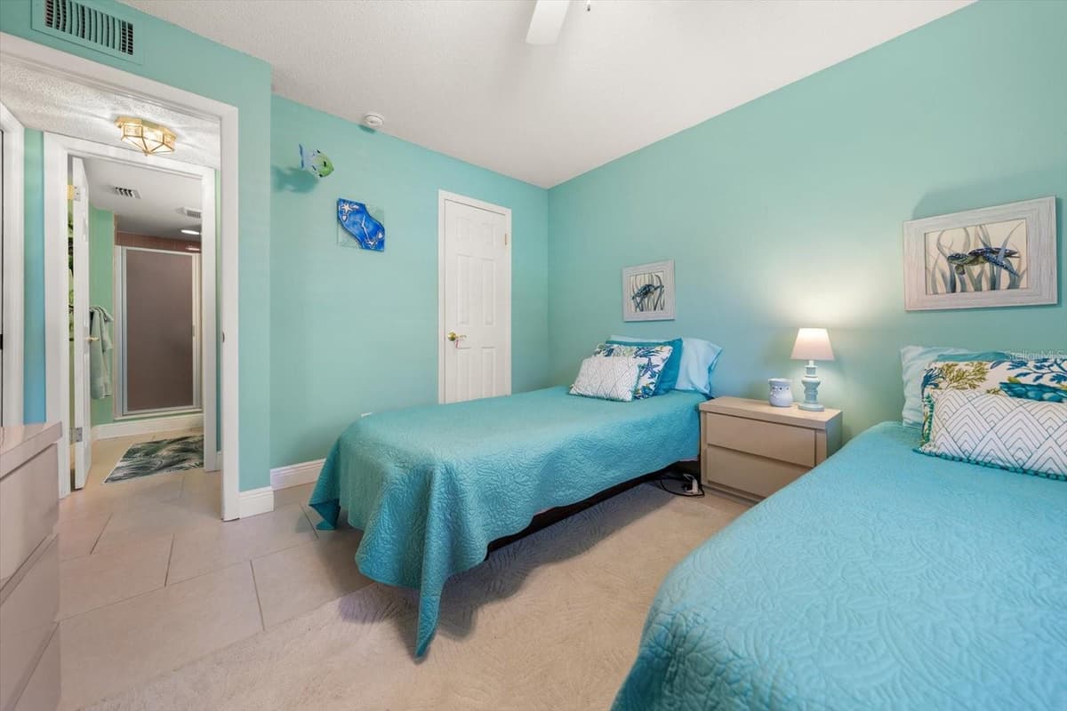 1005 CORDOVA GREEN — photo 30 of 43