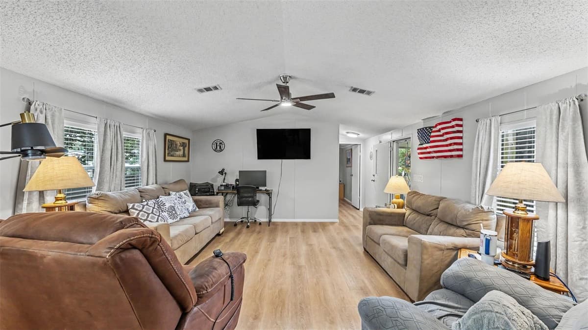 2690 SHINER DRIVE — photo 7 of 32