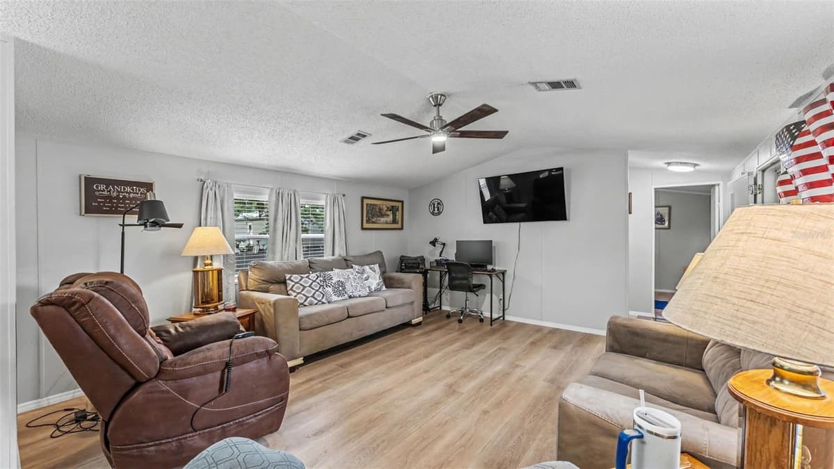2690 SHINER DRIVE — photo 4 of 32