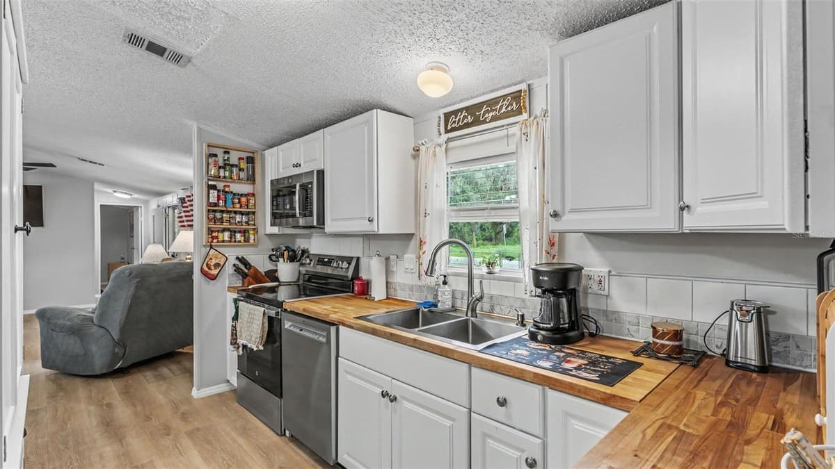 2690 SHINER DRIVE — photo 8 of 32