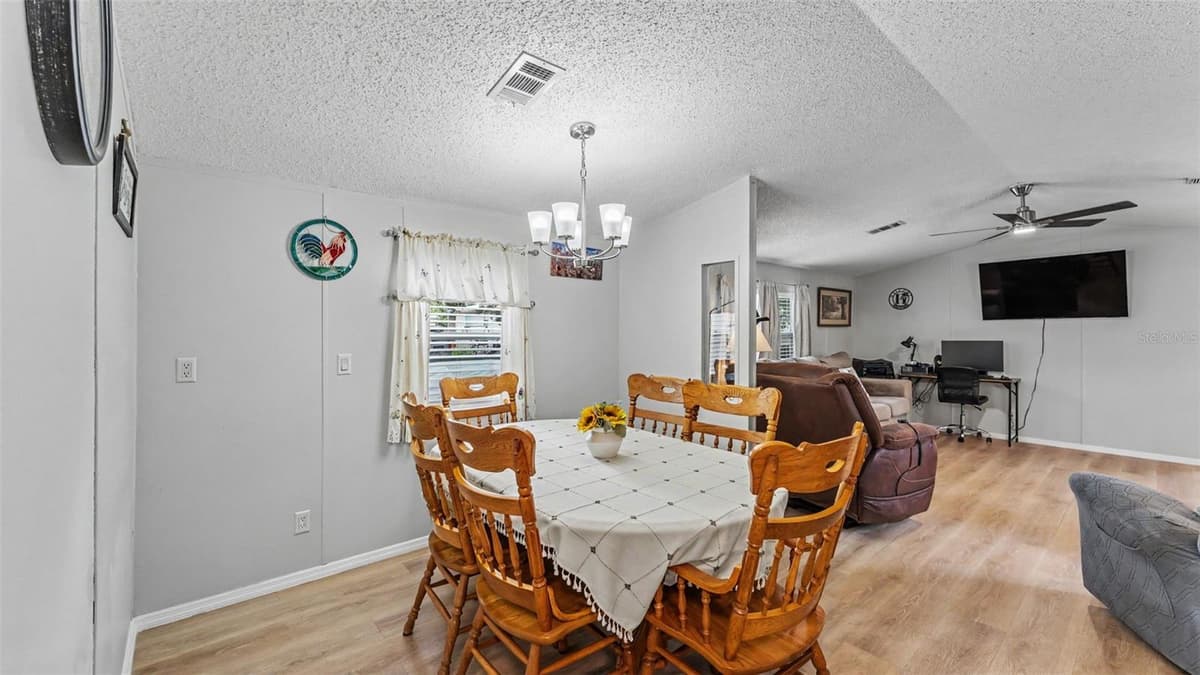 2690 SHINER DRIVE — photo 13 of 32