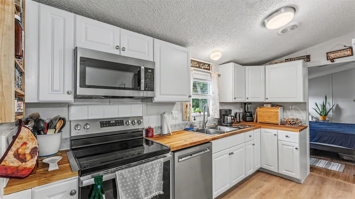 2690 SHINER DRIVE — photo 10 of 32