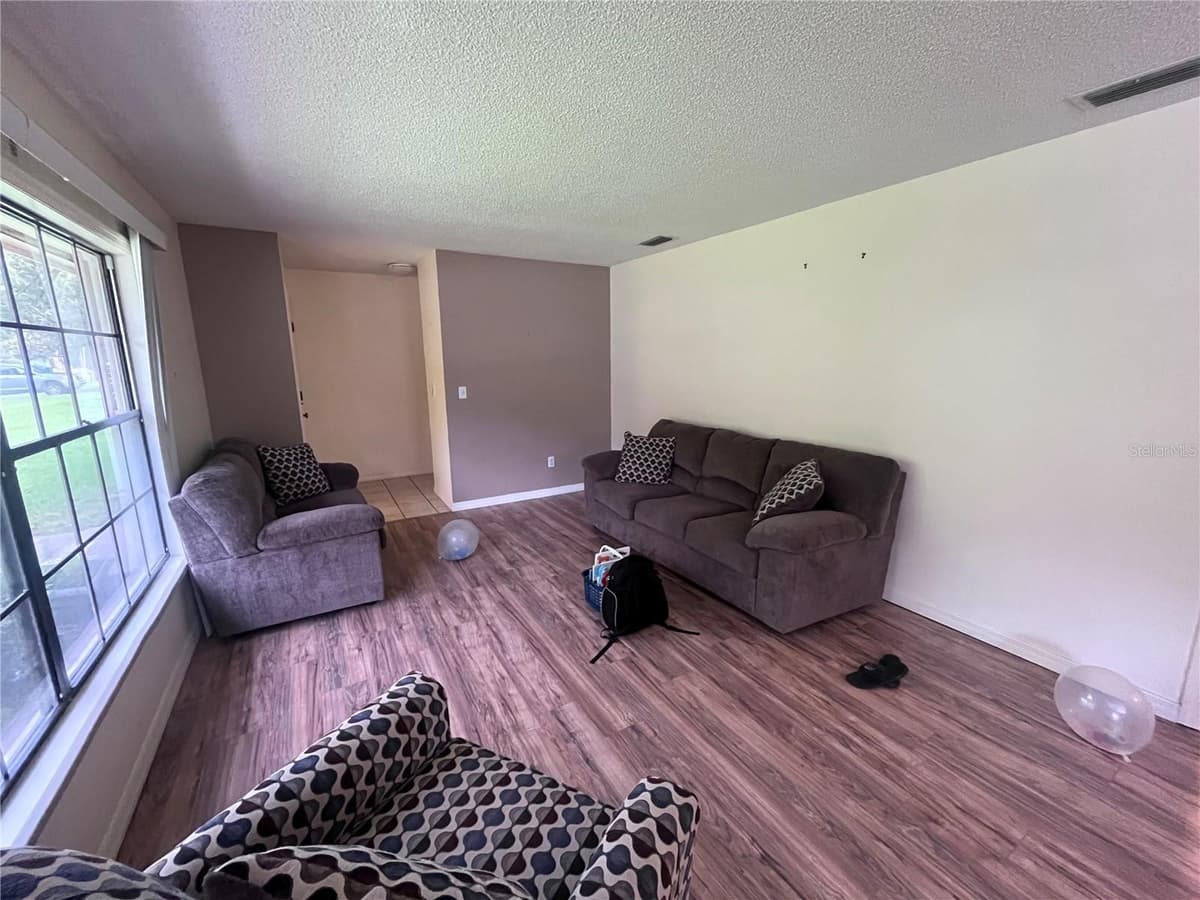 2117 YORKSHIRE DRIVE — photo 4 of 11