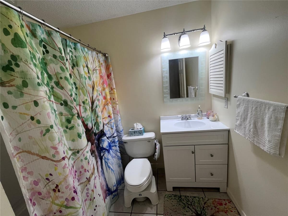 2117 YORKSHIRE DRIVE — photo 9 of 11