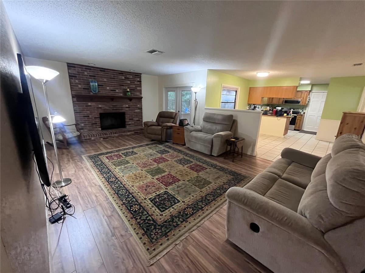 2117 YORKSHIRE DRIVE — photo 5 of 11