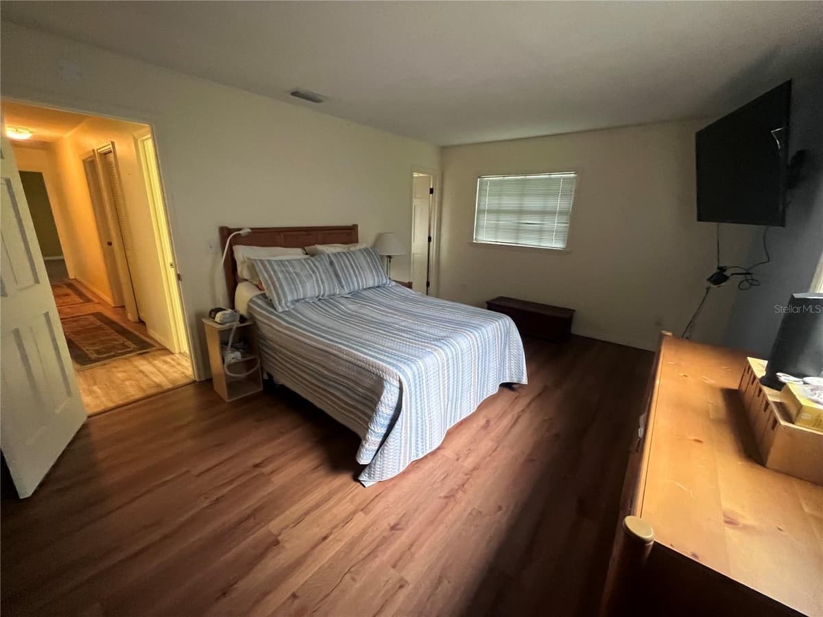 2117 YORKSHIRE DRIVE — photo 6 of 11