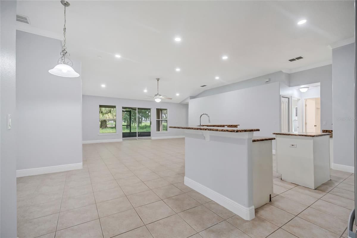 2106 THE OAKS BOULEVARD — photo 13 of 47