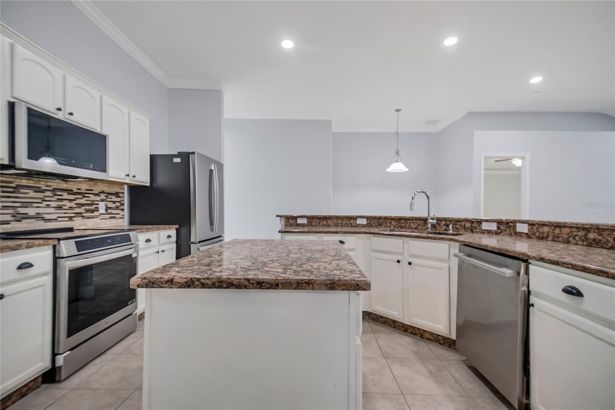 2106 THE OAKS BOULEVARD — photo 15 of 47