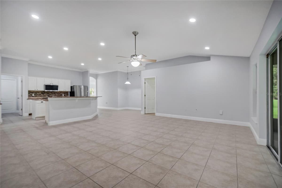 2106 THE OAKS BOULEVARD — photo 20 of 47