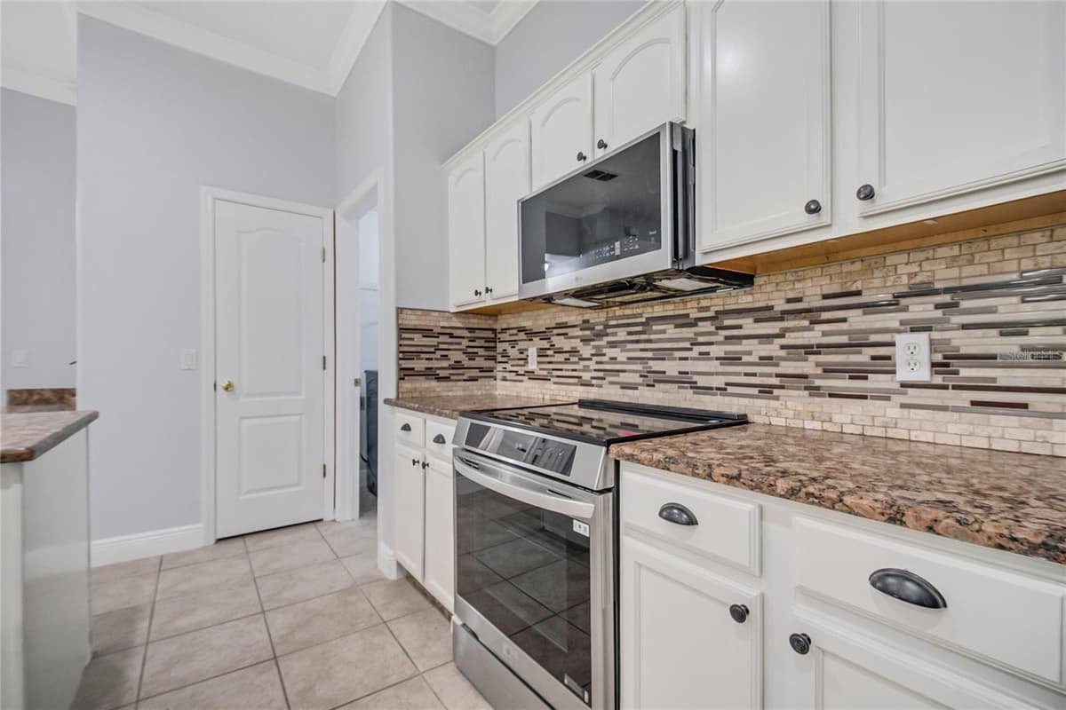2106 THE OAKS BOULEVARD — photo 17 of 47