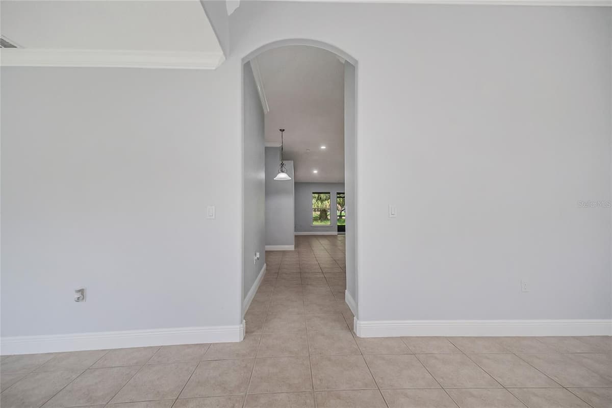 2106 THE OAKS BOULEVARD — photo 10 of 47
