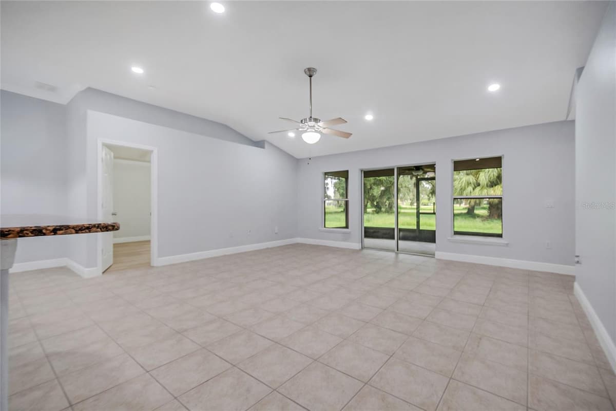 2106 THE OAKS BOULEVARD — photo 22 of 47
