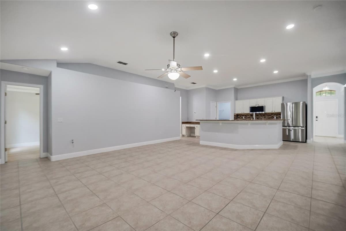 2106 THE OAKS BOULEVARD — photo 19 of 47