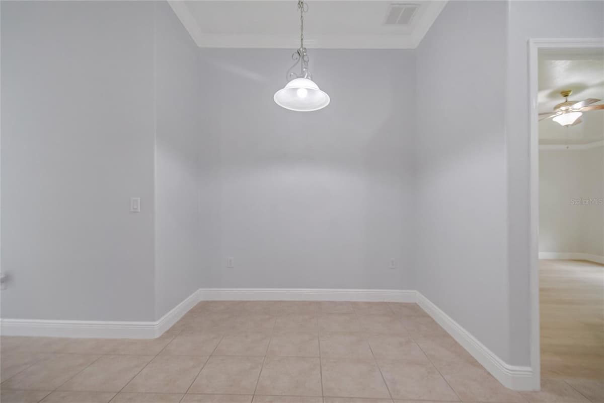 2106 THE OAKS BOULEVARD — photo 12 of 47