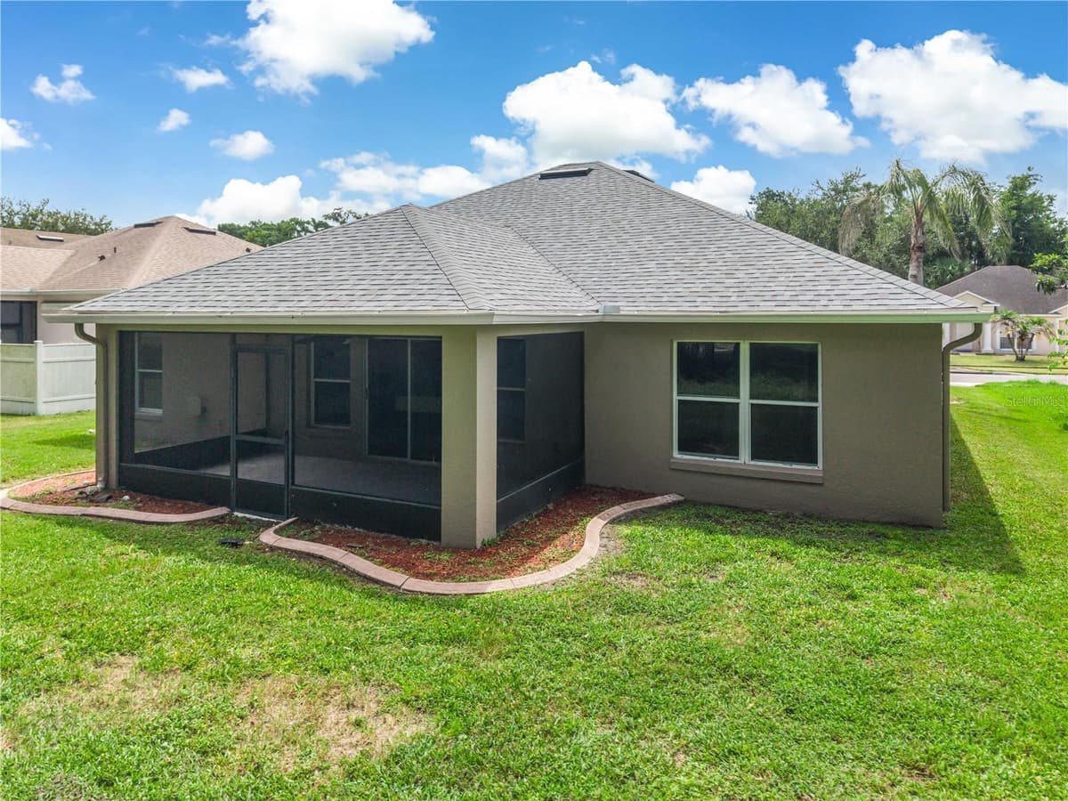 2106 THE OAKS BOULEVARD — photo 38 of 47