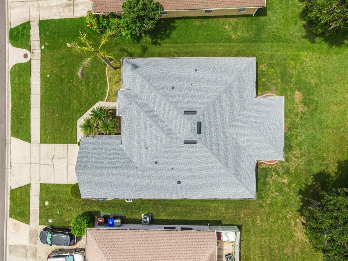 2106 THE OAKS BOULEVARD — photo 4 of 47