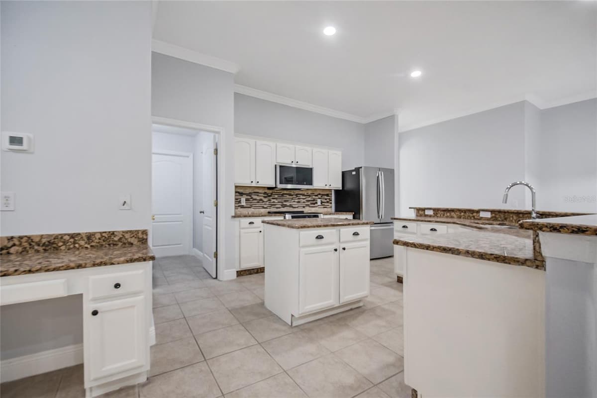 2106 THE OAKS BOULEVARD — photo 18 of 47