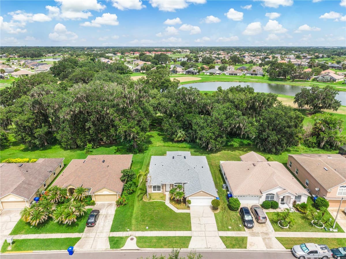 2106 THE OAKS BOULEVARD — photo 41 of 47