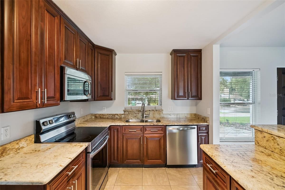 1231 LAKE SYBELIA DRIVE — photo 9 of 39