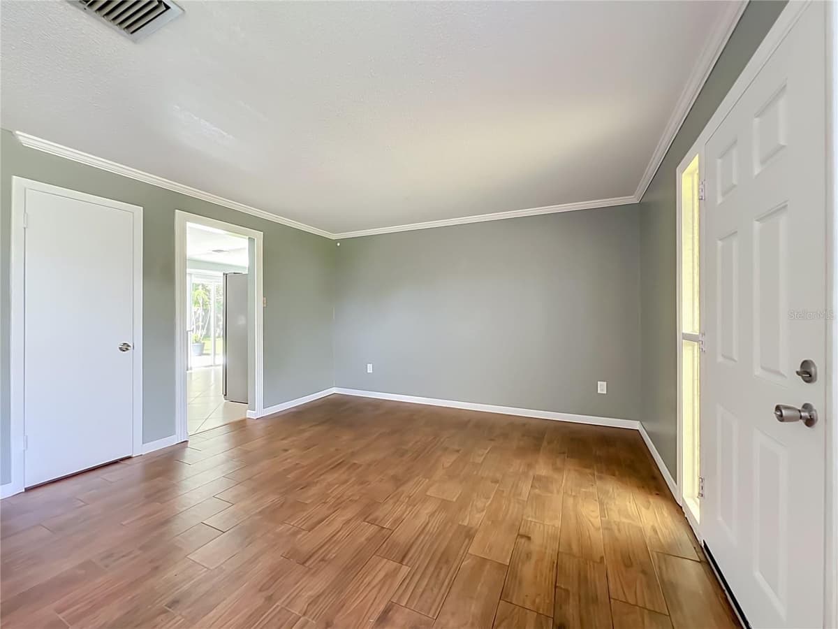 3045 AVON LANE — photo 4 of 42