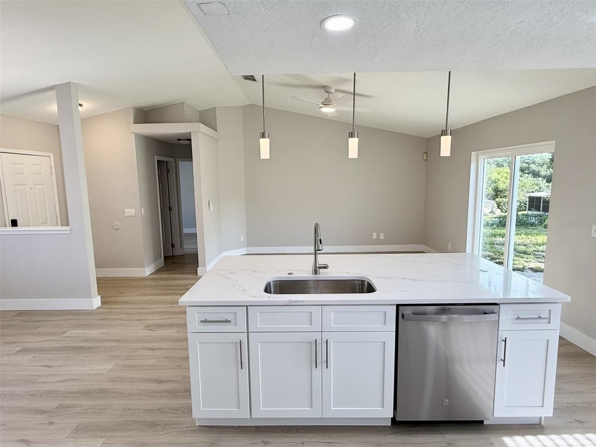 10814 CRESCENDO LOOP — photo 4 of 22