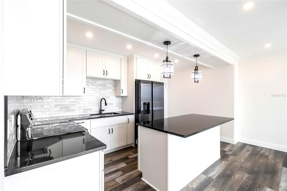 31 ISLAND WAY — photo 10 of 54