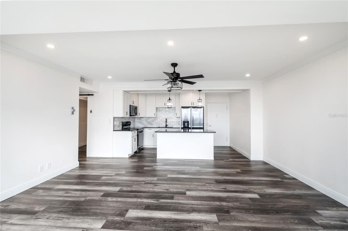 31 ISLAND WAY — photo 8 of 54