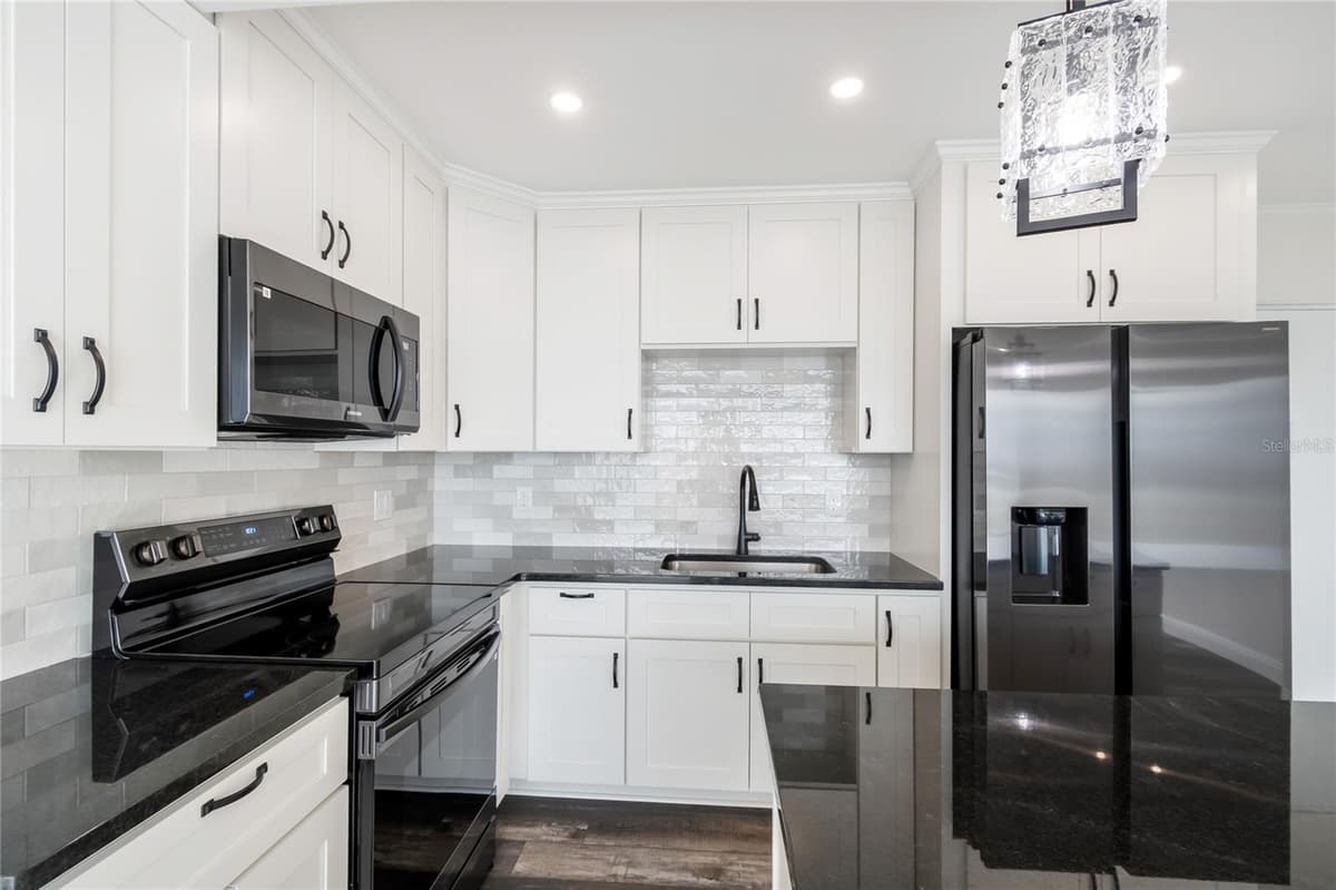 31 ISLAND WAY — photo 9 of 54