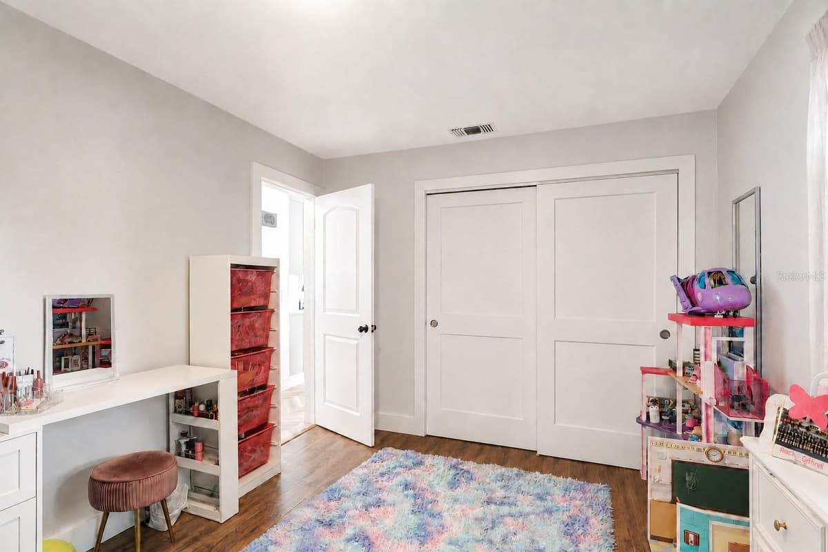 510 HILLCREST DRIVE — photo 16 of 28